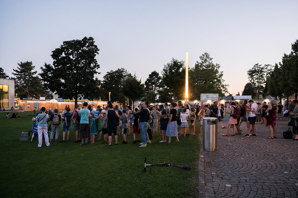 Der Andrang war gross: An den Teleskopen bildeten sich lange Schlangen.