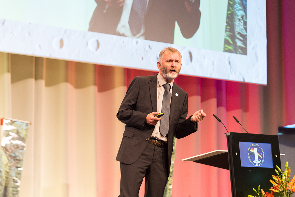 Nicolas Thomas, Professor am Physikalischen Institut.